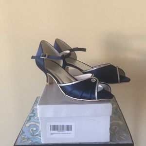 Women’s one inch navy wedding shoes size 8, new!